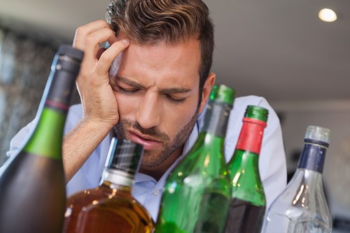 Cảnh báo: Uống rượu nhiều làm tăng nguy cơ mắc suy thận