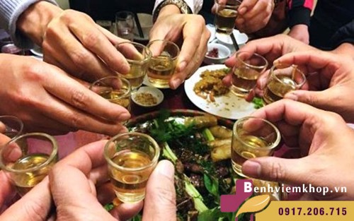 “LỢI BẤT CẬP HẠI” từ việc dùng rượu ở người viêm khớp!