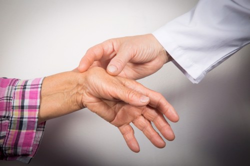 Lời khuyên của chuyên gia về chế độ dinh dưỡng và tập luyện dành cho bệnh nhân viêm khớp dạng thấp
