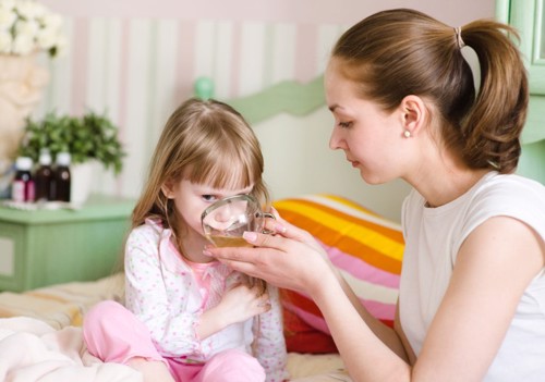 6 cách điều trị ho khan cho trẻ nhỏ ngay tại nhà mà cha mẹ nên biết