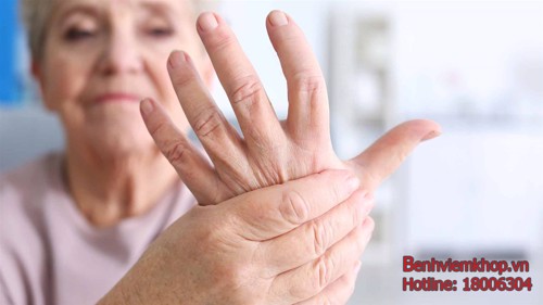 Cứng khớp ngón tay cái và tê bì tay là biểu hiện của bệnh gì? TS Mai Thị Minh Tâm tư vấn