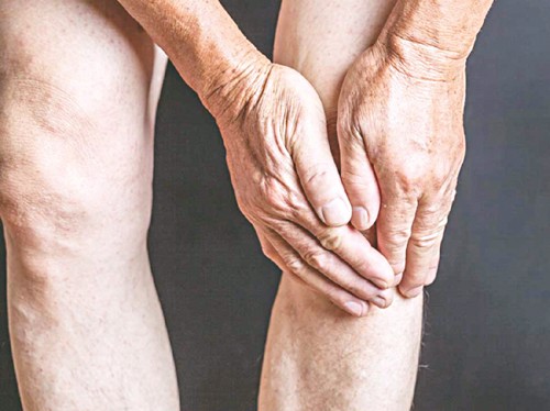 Khi bị đau khớp gối, nên cải thiện bằng cách nào? PGS. TS Dương Trọng Hiếu tư vấn
