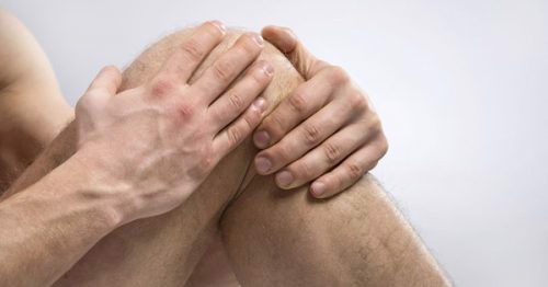 Tình trạng bị mỏi đầu gối và có tiếng kêu lục cục là bệnh gì? PGS. TS Dương Trọng Hiếu tư vấn
