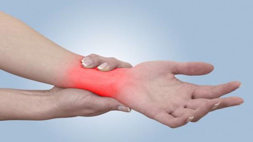 Đau khớp cổ tay kéo dài có nguy cơ dẫn tới viêm khớp cổ tay không? Chuyên gia Nguyễn Thị Lực tư vấn