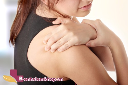 Hoàng Thấp Linh khắc phục tình trạng VIÊM KHỚP VAI PHẢI như thế nào?