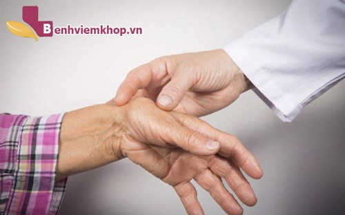 Bài thuốc chữa đau xương khớp tại nhà thực hiện như thế nào?