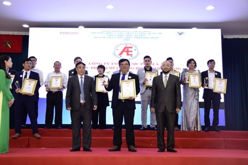 Hoàng Thấp Linh vinh dự nhận giải thưởng “Thương hiệu vàng chất lượng quốc tế” năm 2020