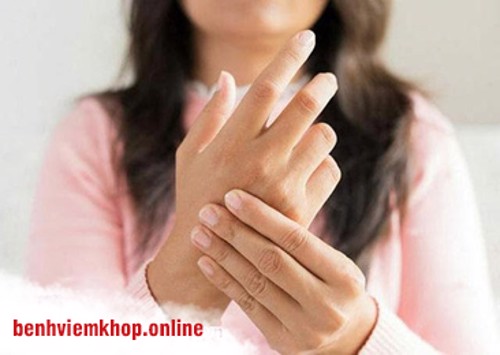 Đau khớp ngón tay, ngón chân do viêm khớp dạng thấp khắc phục như thế nào?
