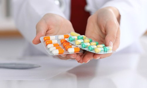Các phương pháp nào điều trị bệnh lý xương khớp? Ưu điểm dùng thảo dược giảm đau, chống viêm là gì?
