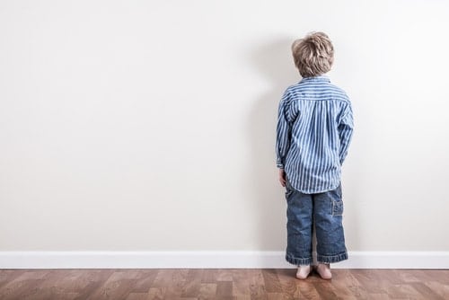 Trẻ tự kỷ - Nguyên nhân, dấu hiệu và cách điều trị