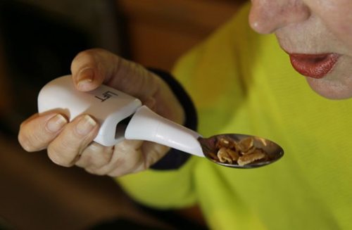 Google chế tạo muỗng thông minh cho người bệnh run tay