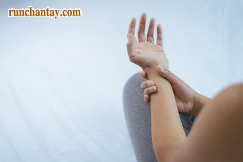 Chữa bệnh run tay - Tổng hợp các phương pháp thường dùng nhất