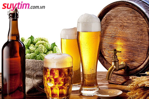 Người bệnh huyết áp cao nên hạn chế uống rượu bia hay các chất kích thích khác