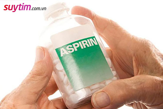 Nhai ngay một viên asprin trong thời gian chờ cấp cứu - nếu trước đó bạn được kê toa thuốc này
