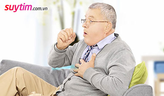 Khi suy tim nếu có dấu hiệu ho từng cơn, từng tràng ho kèm đờm có bọt hồng cần được đưa đi cấp cứu