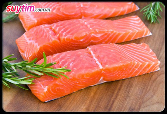 Cá hồi chứa nhiều chất béo omega 3 tác dụng hạn chế tăng huyết áp, tránh được nguy cơ nhồi máu cơ tim và đột quỵ