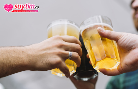 Người bị hở van tim không nên uống rượu bia để tránh bị tăng nhịp tim