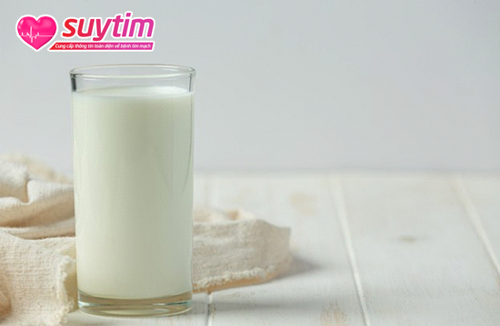 Để ổn định huyết áp, bạn nên uống 3 ly sữa ít béo/không béo mỗi ngày